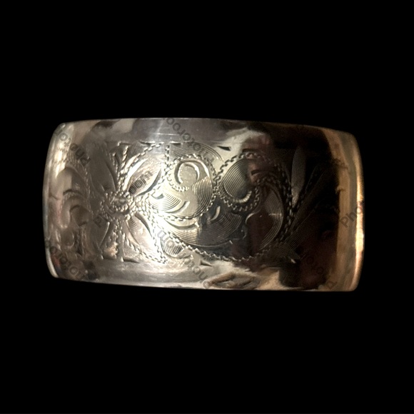 Vintage Etched Silver Cuff Bracelet for a petite wrist - new photo’s added - Picture 3 of 13